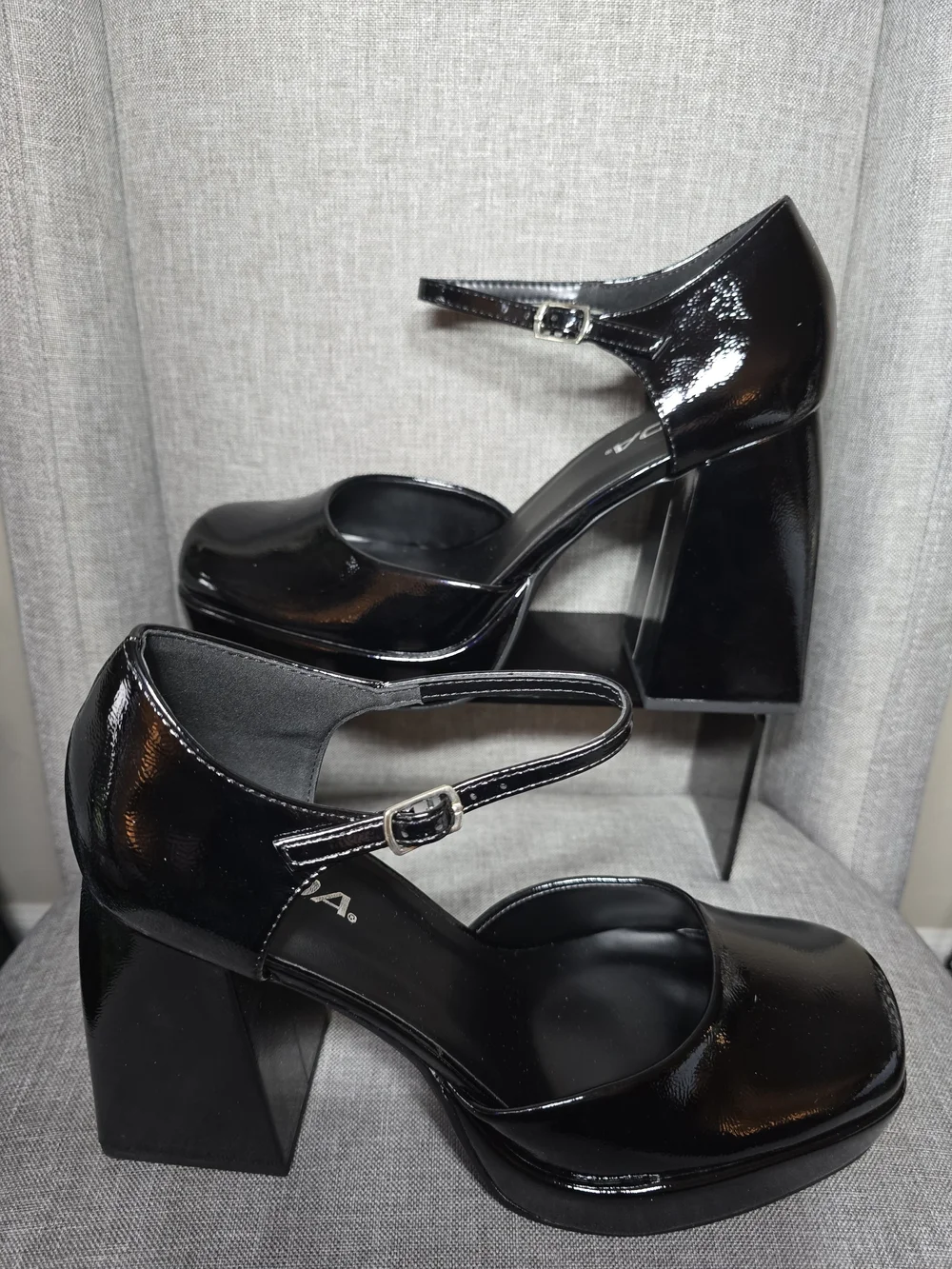 Soda Black Patent Platform Mary Jane Heels 'YUCKI' sz 11